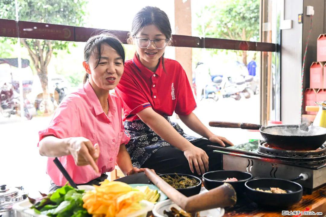 全网追的“扁担女孩”,找了一份暑假工,时薪12元 - 黄冈生活资讯 - 黄冈28生活网 hg.28life.com